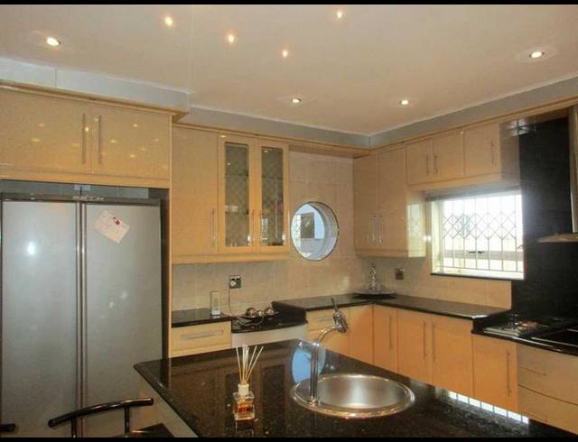 4 BEDROOM HOUSE FOR SALE IN OSLO BEACH